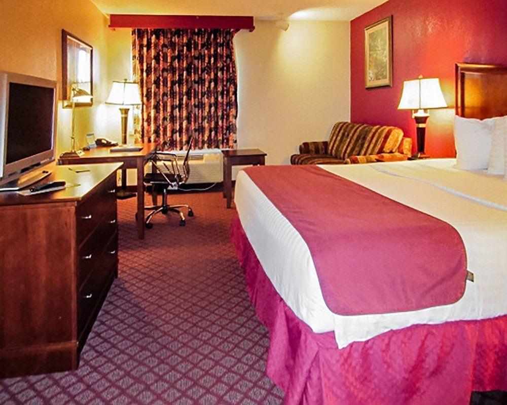 Econo Lodge Inn & Suites Joplin Exterior photo
